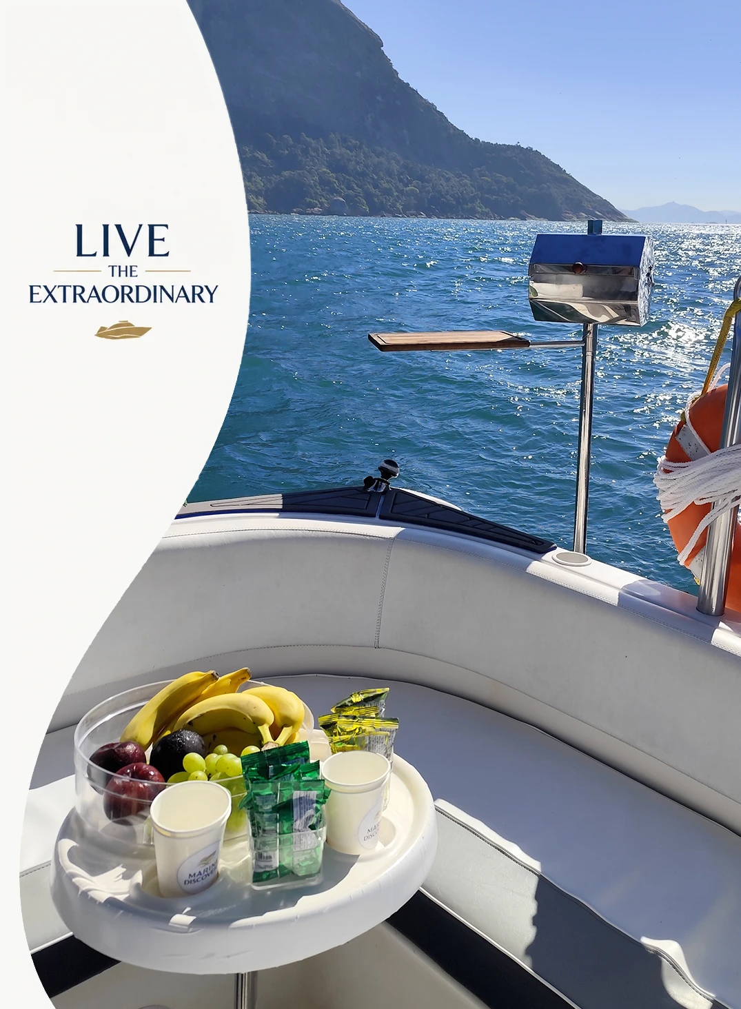 Serviço de bordo com frutas e comodidades a bordo do barco Marine Discovery